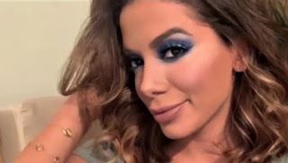 Aprenda a fazer a maquiagem azul da cantora Anitta